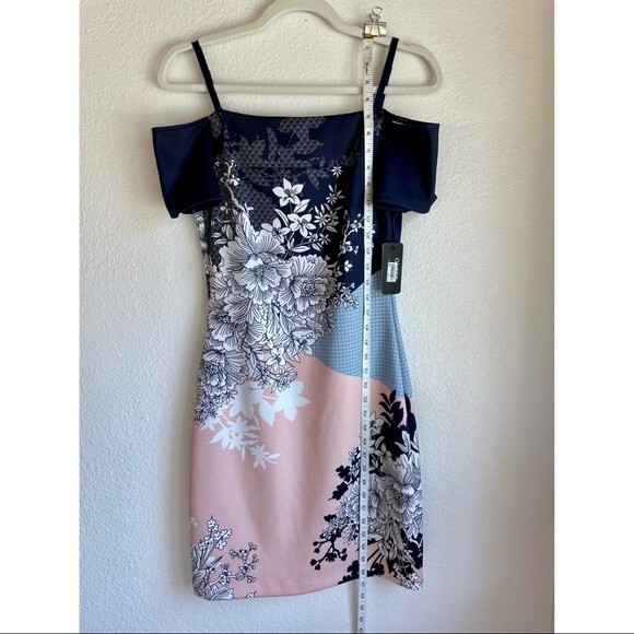 Guess Off the Shoulder Multi-Printed Scuba Dress with Removable Straps - Size 6 - Picture 11 of 14